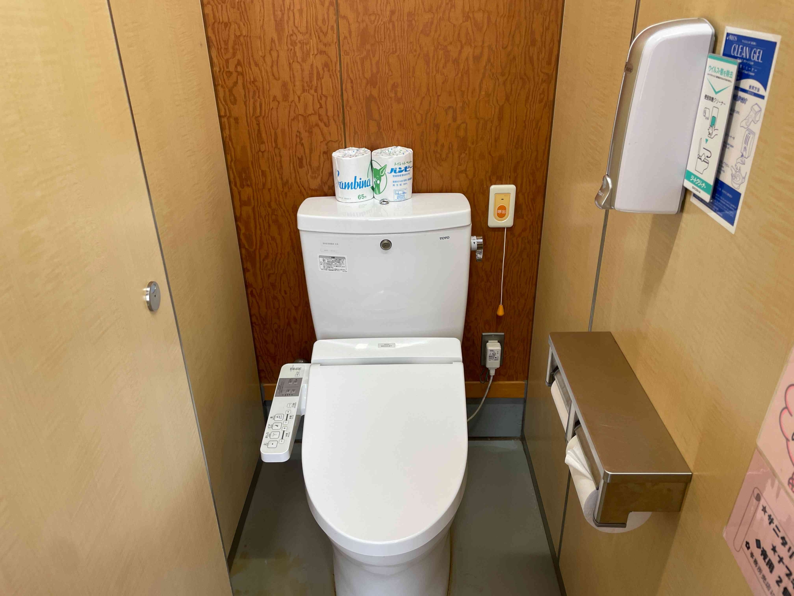 ならここの里キャンプ場のフリー･区画サイトやトイレに周辺施設