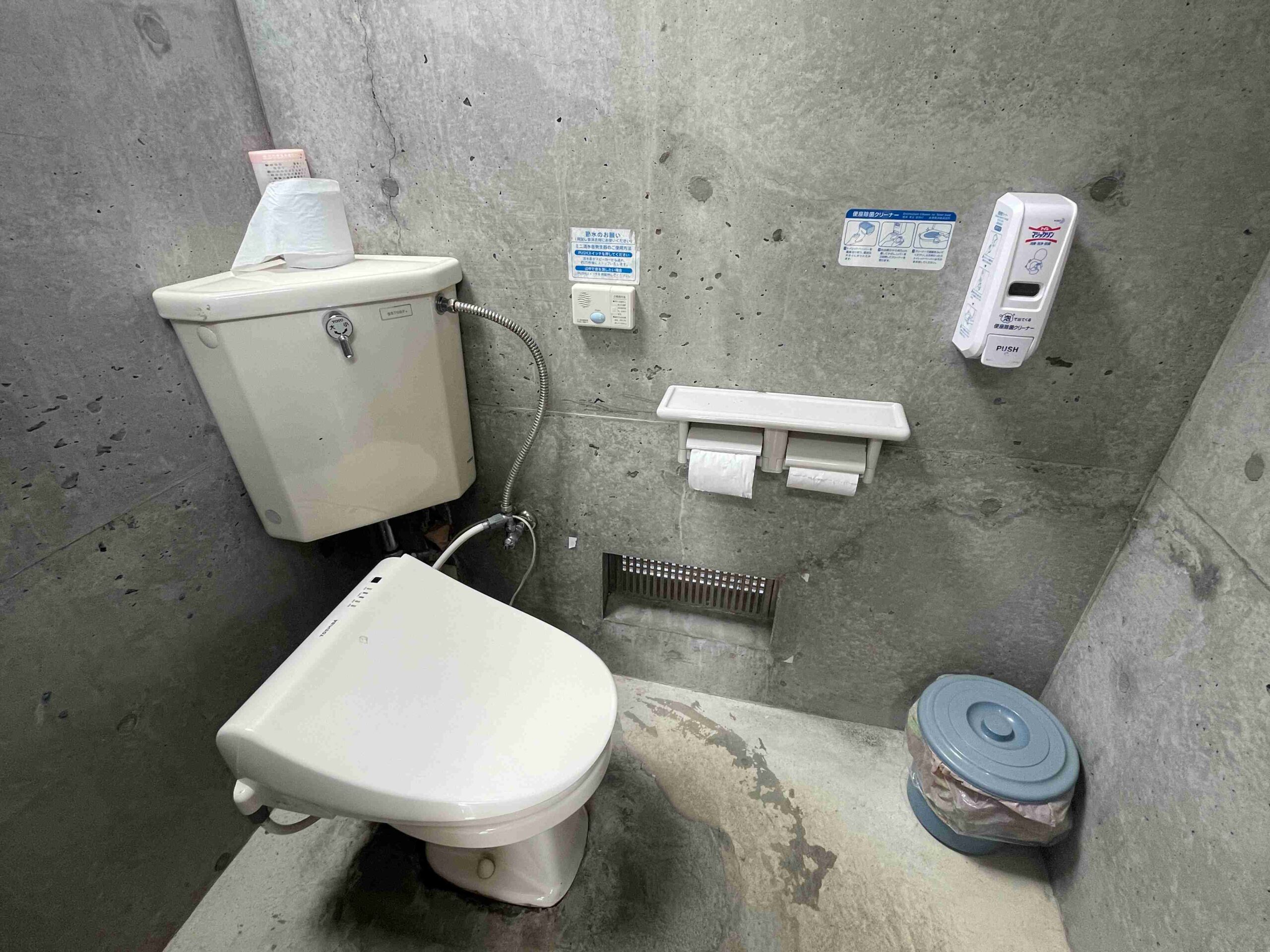 道志渓谷キャンプ場のトイレ
