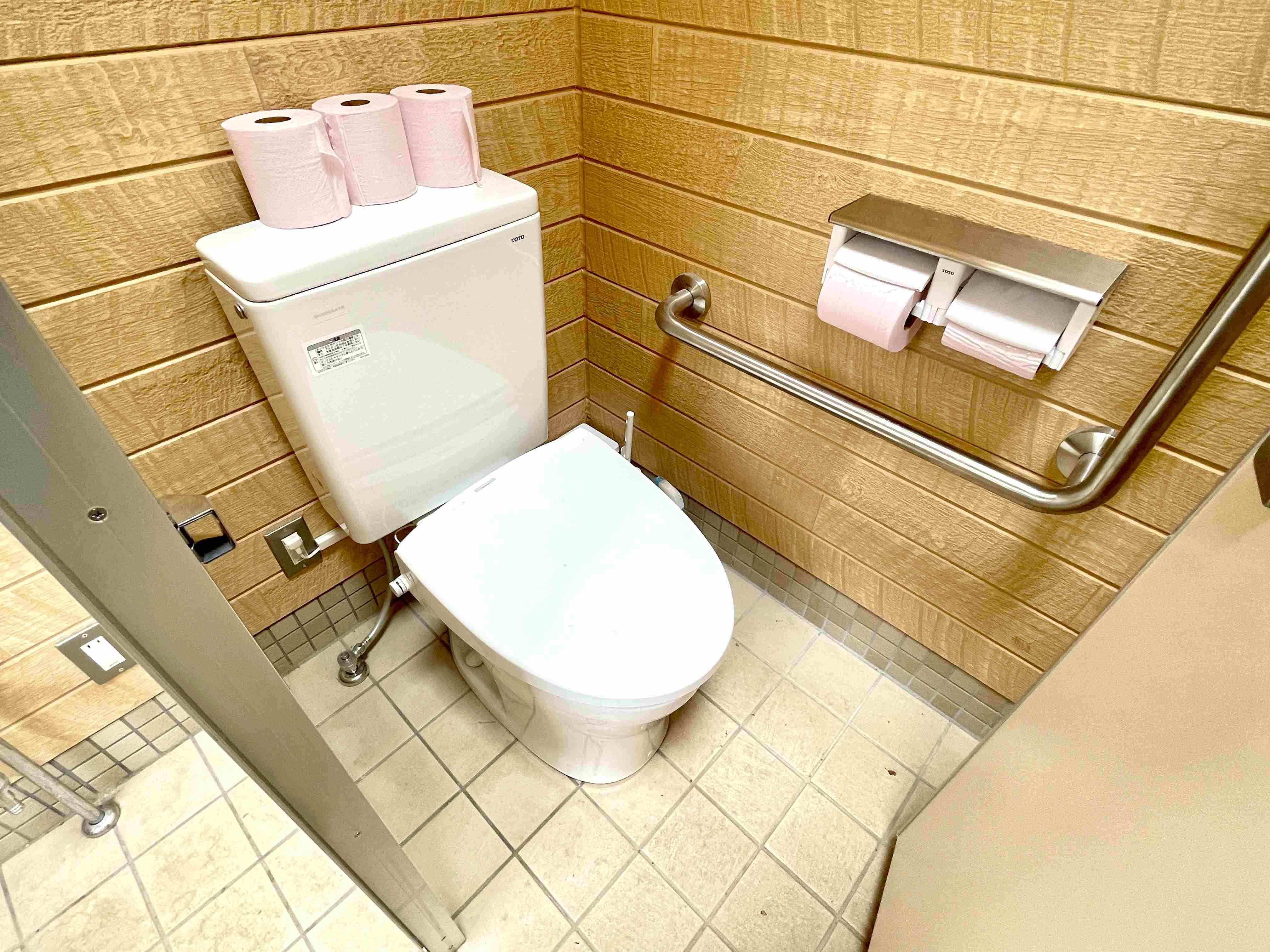 御坂路さくら公園オートキャンプ場のトイレ