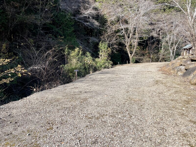 キャンプ場フィールの川沿いサイト